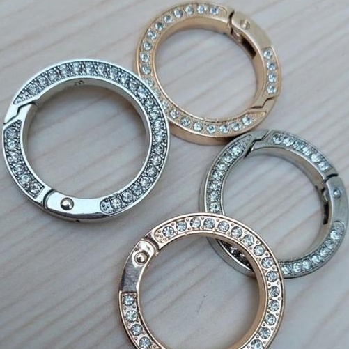 Argolas de Luxo com Strass: Kit 2 Peças
