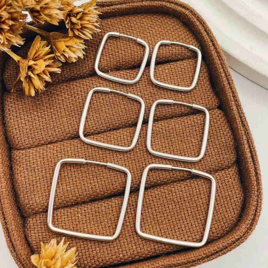 Argolas Quadradas em Prata 925: Elegância e Versatilidade para Seu Estilo