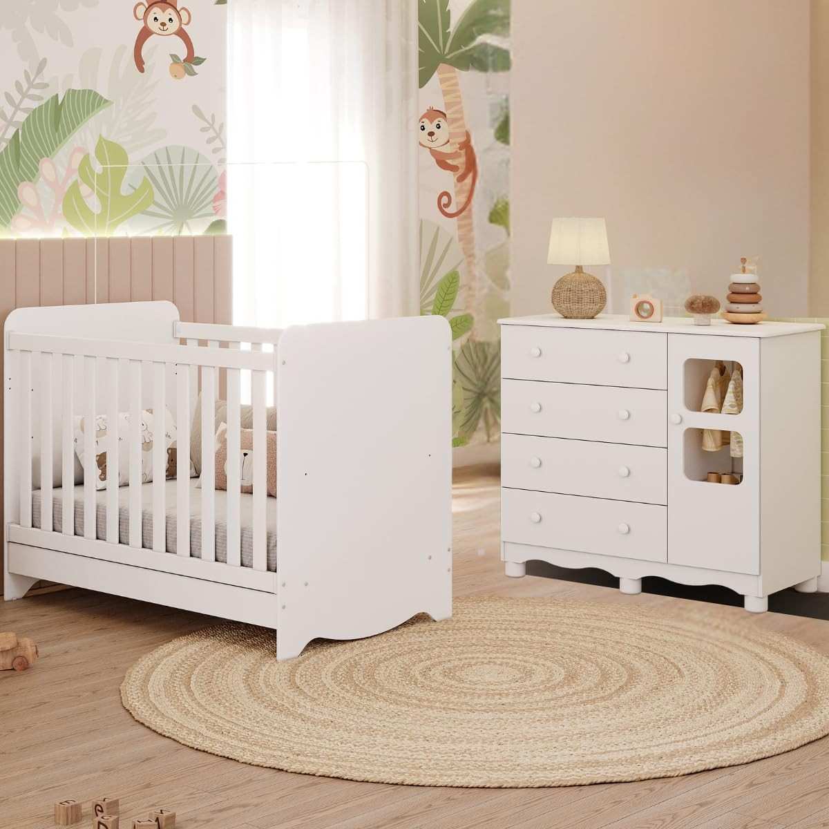 Quarto de Bebê Completo com Berço Americano Ben 3 Em 1 e Cômoda Uli 4 Gavetas em Móveis Peroba Branco Brilho