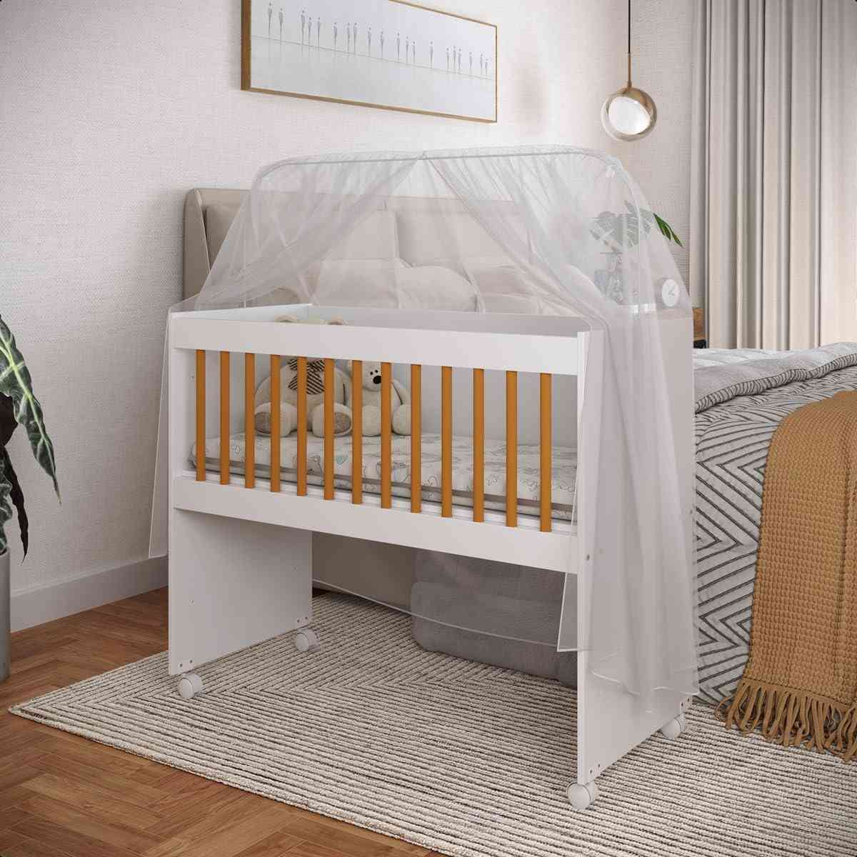 Mini Berço Multifuncional 5 em 1 com Colchão e Suporte para Mosquiteiro - Rodízios e Design Moderno (Branco e Marrom)