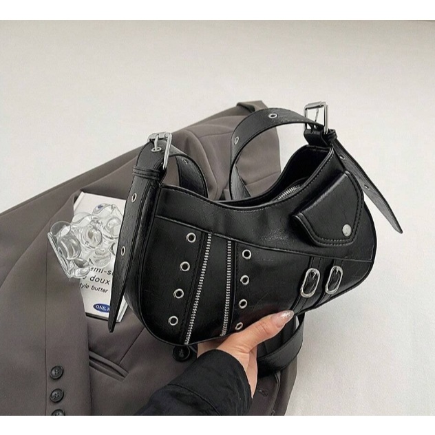 Bolsa Punk Rebite: Estilo e Praticidade Diária