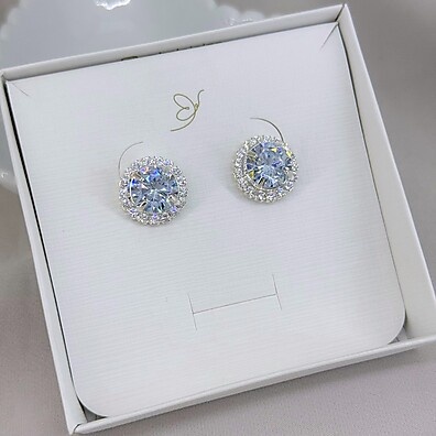 Brinco Zircônia Prata: Elegância que Brilha ✨