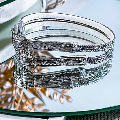 Tornozeleira de Strass: Elegância e Brilho!