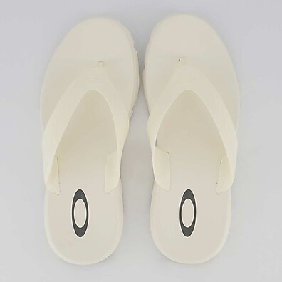 Chinelo Oakley Banks Off White: Conforto e Estilo