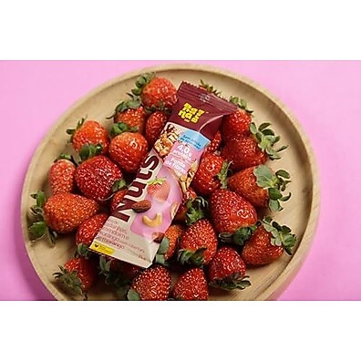 Banana Brasil Barra De Castanhas Amendoim E Morango Com Cobertura De Morango Com 12 Unidades De 25G