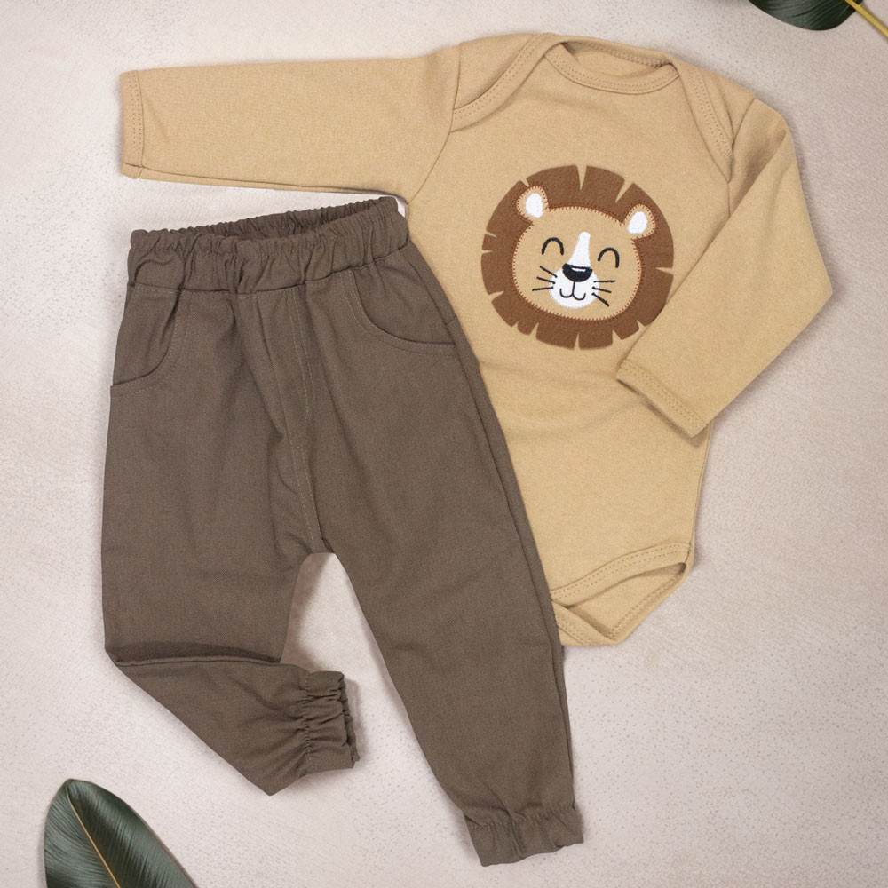 Conjunto Leão Bebê: Body Avelã e Calça Ecolinho