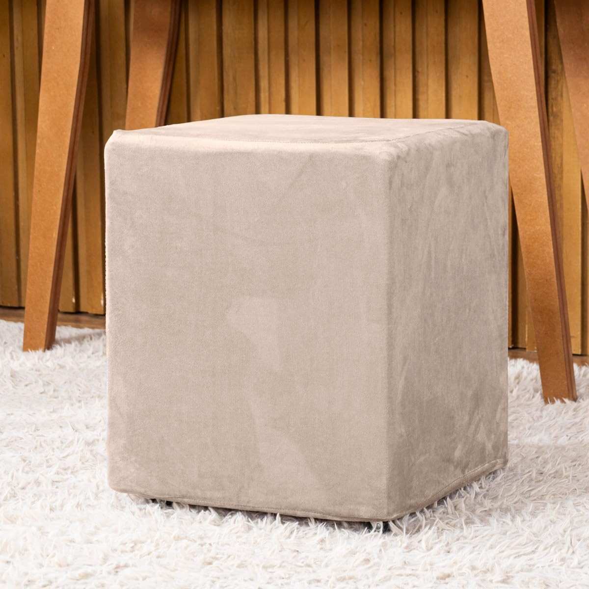 Capa para Puff Quadrado em Veludo Suede com Elástico Ajustável - Bege