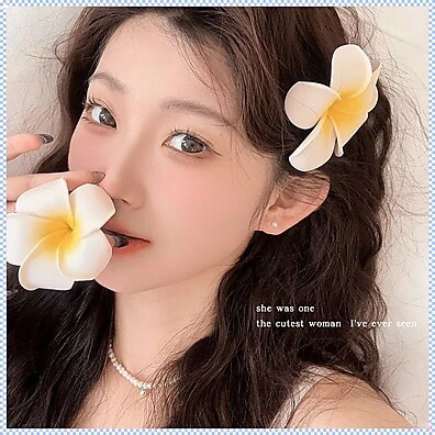 Clip de Cabelo Plumeria – Flor de 7 cm que Encanta