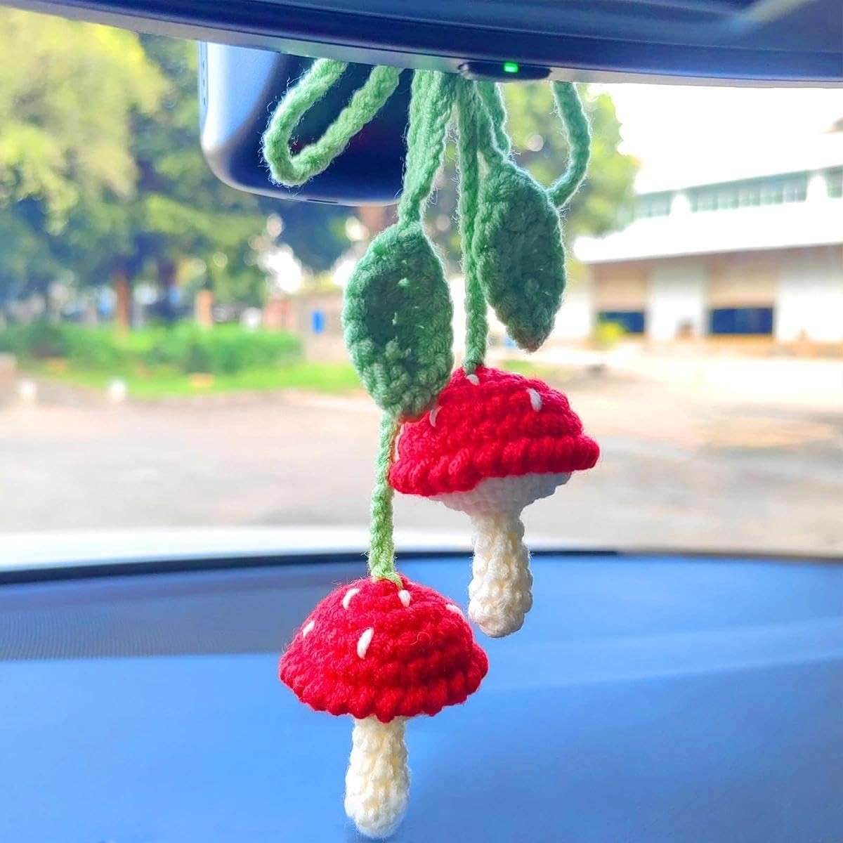 Pingente Cogumelo Vermelho: Charme Artesanal para seu Carro e Espelho Retrovisor
