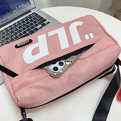 Bolsa Transversal Feminina: Leve, Espaçosa e Estilosa