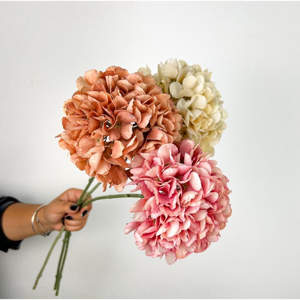 Haste de Hortênsia Artificial A-16: Elegância Realista para Sua Decoração