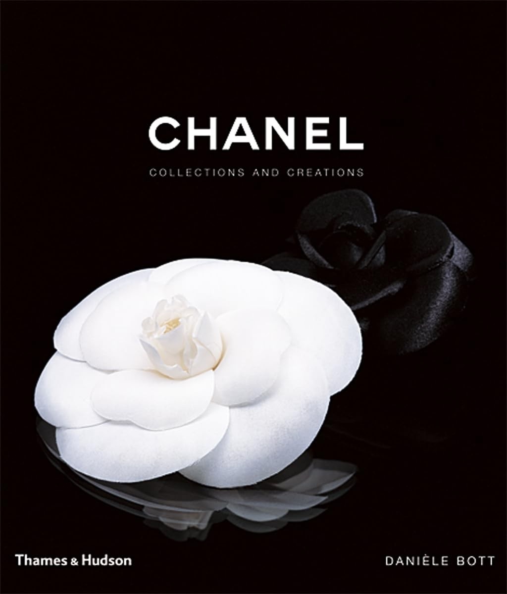 Chanel: Coleções e Criações - A História da Elegância em Livro