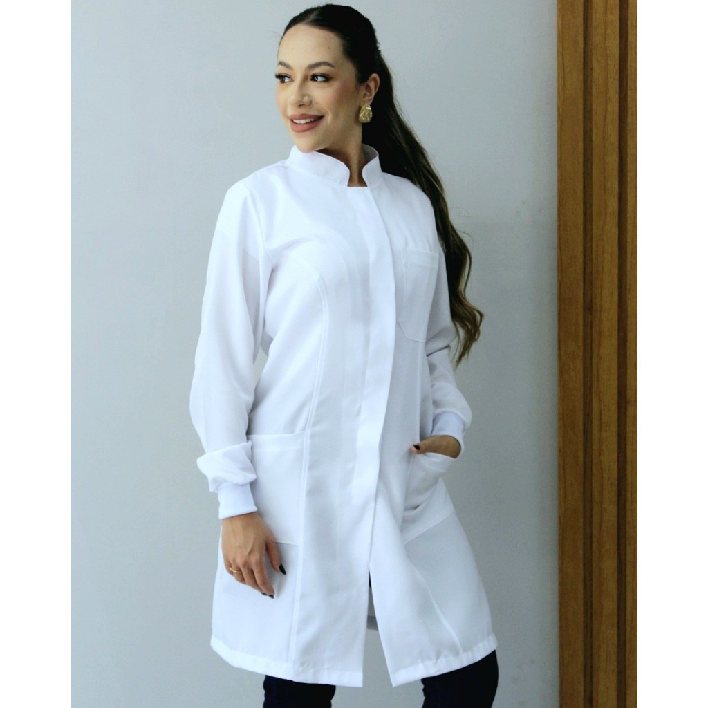 Jaleco Feminino Oxford Branco: Elegância e Conforto para Profissionais