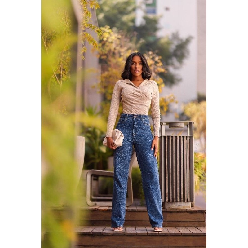 Blusa Cropped Manga Longa: Estilo e Conforto em Um Só Look