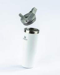 Tumbler Térmico Flip Straw Stanley 887ml - Mantenha Sua Bebida Gelada por Até 12 Horas - imagem 3