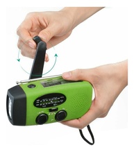 Rádio de Emergência Solar 1200mAh com Lanterna LED - Essencial para Aventuras e Imprevistos - imagem 2