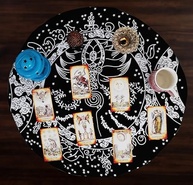 Pano de Altar Deusa da Lua Tripla Prata - Tecido Espiritual para Wicca e Tarot 18x18 - imagem 3