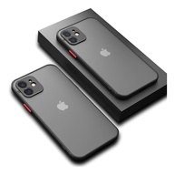 Capa Premium Translúcida Preta com Proteção de Câmera para iPhone 11, 11 Pro e 11 Pro Max - imagem 1