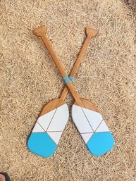 Kit Decoração Náutica Artesanal | 2 Remos e 1 Prancha em Madeira com Design Tribal Azul Celeste - imagem 5