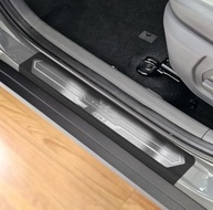 Soleiras Aço Inox Creta 2025 N-Line Prata Escovado com Vinil Adesivo - Proteção e Estilo Premium - imagem 3