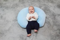 Almofada de Amamentação MYBABY Rosa - Conforto e Suporte para Mães e Bebês - imagem 3