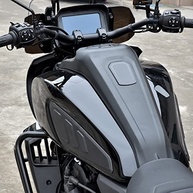 Kit Joelheira Protetora para Tanque Harley Pan America 1250 RA1250/RA1250S - Borracha Premium (2 Peças) - imagem 5