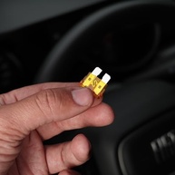 Kit 10 Fusíveis Lâmina Luxcar Universal: Proteção Essencial para Seu Veículo - imagem 5