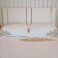 Cabeceira Estofada Antialérgica Adesiva Módulo Único Rosa para Cama Queen 1,60m - imagem 3