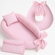 Kit Baby Premium Chevron Rosa - Almofada Amamentação + Ninho Redutor + Trocador Portátil - imagem 1