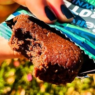 Caixa de Brownies Proteicos Chocolate com Avelã Sem Açúcar Sem Glúten Sem Leite Belive - imagem 2
