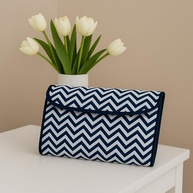 Kit Baby Premium Chevron Marinho: Almofada Amamentação + Ninho Redutor + Trocador Portátil - imagem 5