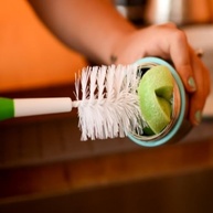 Escova Longa para Mamadeira com Cerdas Macias e Cabo Ergonômico - Limpeza Profunda e Segura para Bebês - imagem 3