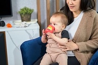Copo Anatômico em Silicone 120ml Elefante Ollie - Seguro, Ergonômico e Ideal para Bebês - imagem 3