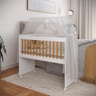 Mini Berço Multifuncional 5 em 1 com Colchão e Suporte para Mosquiteiro - Rodízios e Design Moderno (Branco e Marrom) - imagem 1