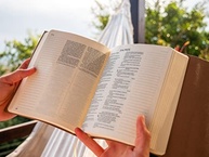 Bíblia NVI Couro Soft Marrom Artesanal: Espaço para Anotações e Leitura Perfeita - imagem 5