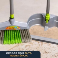 Vassoura Sintética Multiuso com Cabo - Limpeza Interna e Externa Eficiente - imagem 5