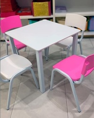 Conjunto Mesa e 2 Cadeiras Infantil Rosa - Design Moderno para Estudos e Brincadeiras - imagem 3