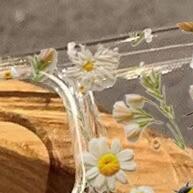 Capa iPhone Abelha Flor Macia Claro para 7 a 16 Pro Max - imagem 1