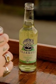 Biarritz Gin Spritz Limão Siciliano e Capim Santo – Pack 6 Longnecks 275ml | Gin Premium, Ingredientes 100% Naturais, 5% Teor Alcoólico, Sem Glúten - imagem 3