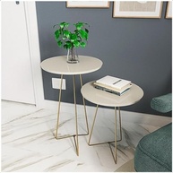 Conjunto de Mesas de Canto com Pés Dourados em Metal Tripé e Tampo Off-White - imagem 2
