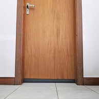 Veda Porta Rodinho 80cm: Adeus Insetos, Poeira e Correntes de Ar! - imagem 2