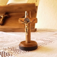 Kit 3 Crucifixos Pequenos São Bento 6cm para Painel de Carro - Madeira Autocolante - imagem 3