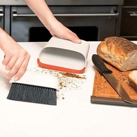 Conjunto Compacto de Pá e Escova de Limpeza OXO Good Grips - Design Ergonômico e Armazenamento Inteligente - imagem 3