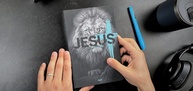 Bíblia Sagrada Leão de Judá NVI: Luxo e Profundidade para Sua Jornada Espiritual - imagem 3