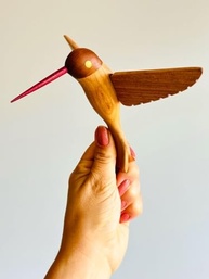 Beija-flor em Madeira para Parede - Escultura Artesanal de Decoração Elegante - imagem 4