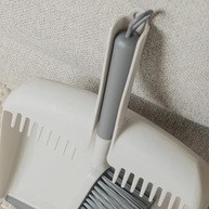 Kit Pá e Escova de Limpeza Bege - Flow | Cerdas Macias e Design Ergonômico - imagem 4