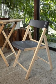 Cadeira Dobrável Tramontina Potenza em Madeira Tauari com Assento Preto - Conforto e Estilo para Qualquer Ambiente - imagem 5