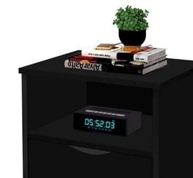 Mesa de Cabeceira Retrô em Madeira Maciça - Design Elegante e Resistente - imagem 4