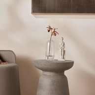 Escultura Mulher em Polirresina - Decoração Elegante para Ambientes Internos - imagem 3