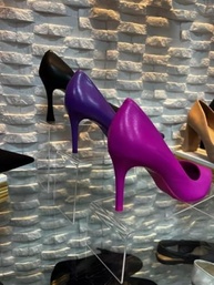 Conjunto de 3 Expositores Escada em Acrílico Transparente - Organize com Estilo Sapatos, Cosméticos e Doces - imagem 3